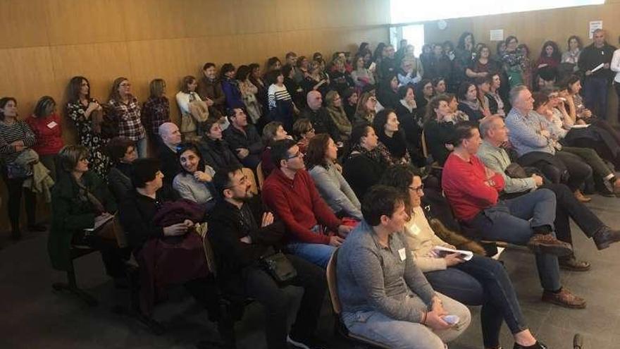 Asamblea de funcionarios celebrada ayer en Ourense. // FdV