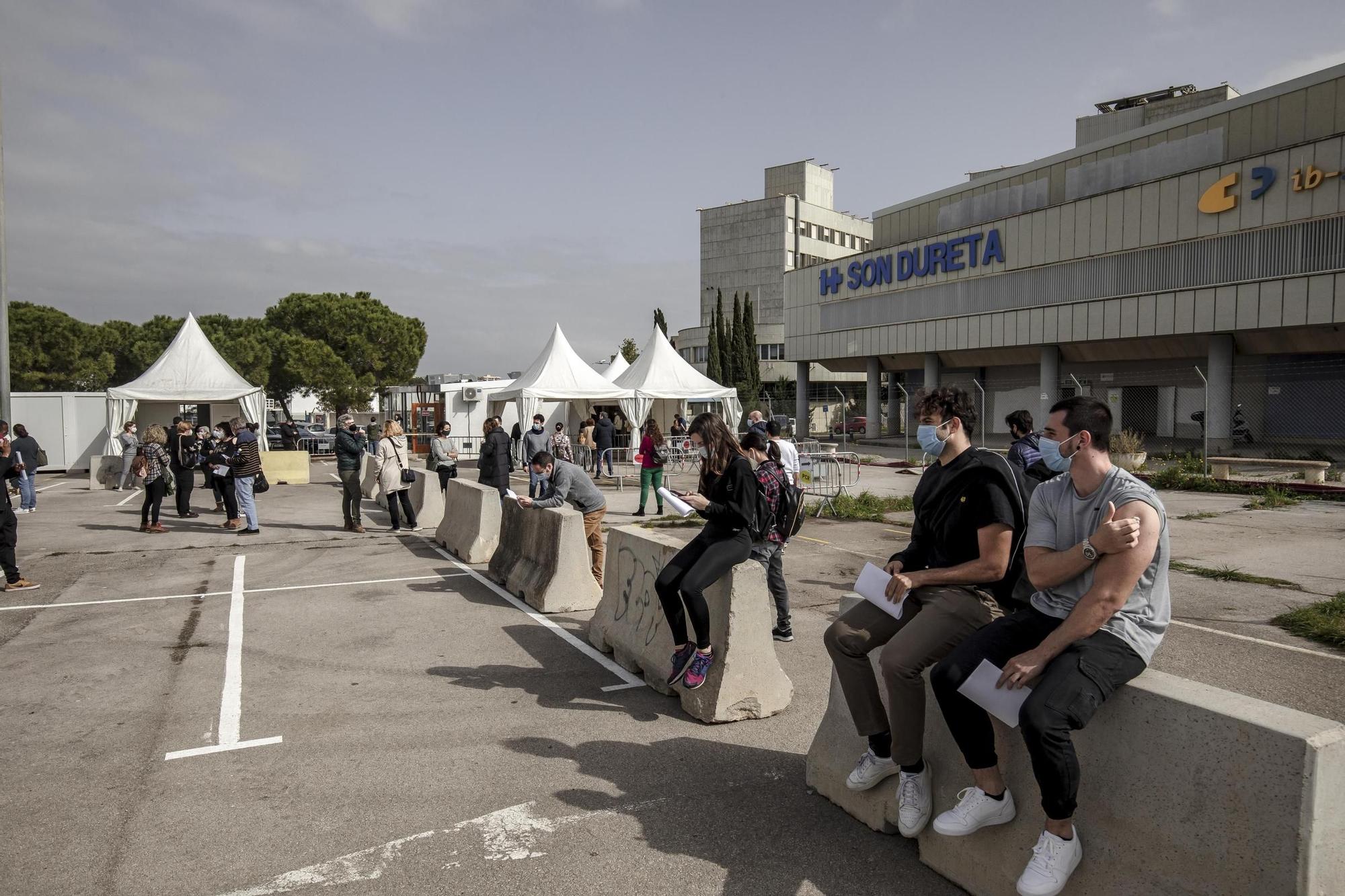 Las 10 nuevas líneas de Son Dureta permitirán vacunar a 3.500 personas cada día