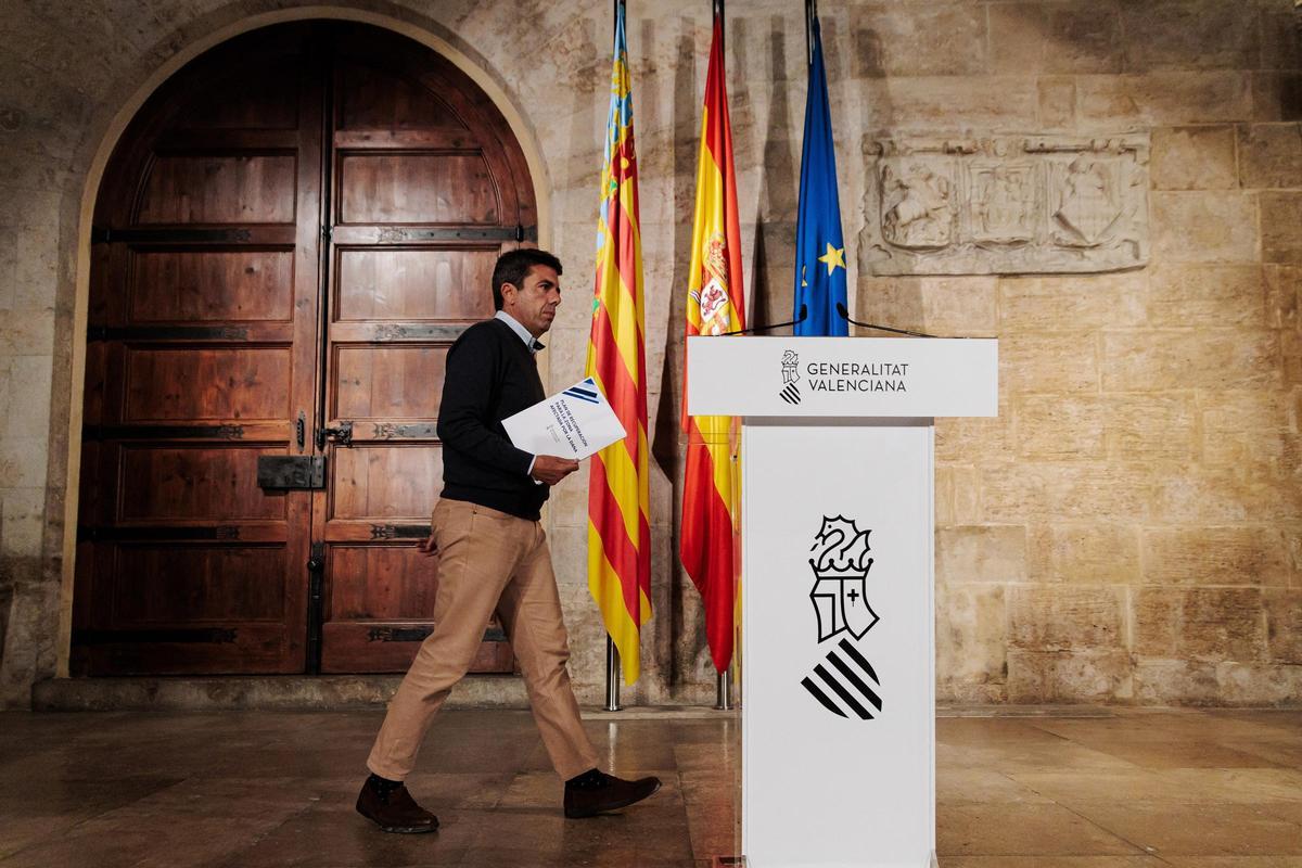 El president de la Generalitat valenciana, Carlos Mazón, ofrece una rueda de prensa.