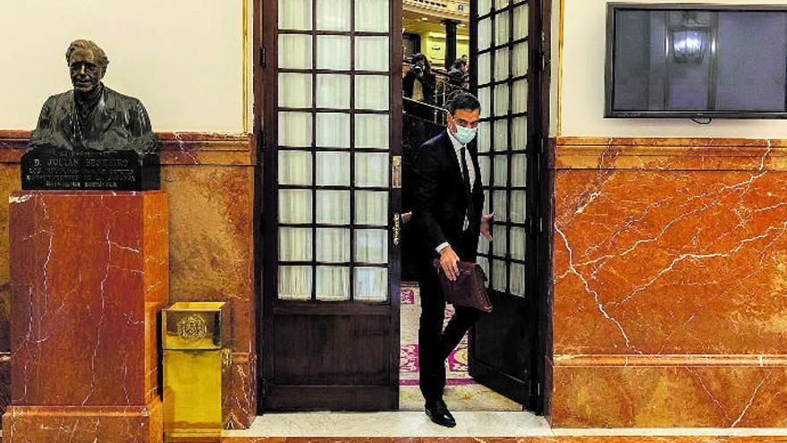 El presidente del Gobierno, Pedro Sánchez, abandona el salón de plenos del Congreso el pasado miércoles.