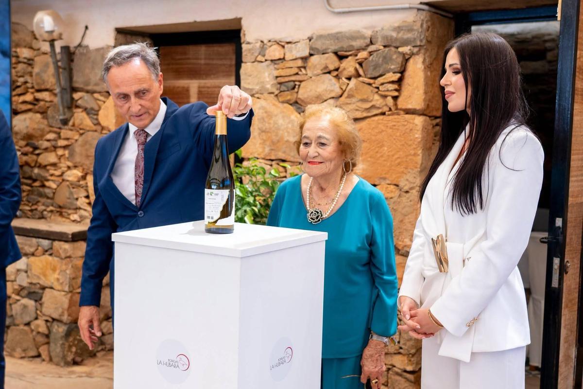 Tres generaciones de los Franquis: Isabel (c), Guillermo(i) y África(d).