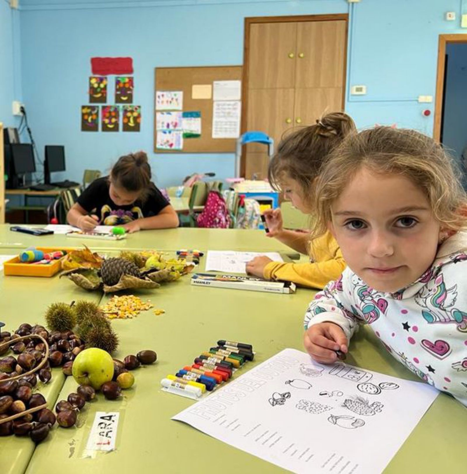 Lara López Iglesias, Vera Martínez Freije ya Irene Vergara León, en clase.