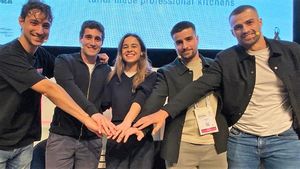 Marc y Martí Roca (hijos de Joan y Josep Roca, respectivamente), Carlota Puigvert (hija de Fina Puigdevall) y Pol Ruiz y Marc Cano (hijos de Artur Martínez), esta tarde en el Gastronomic Forum Barcelona.