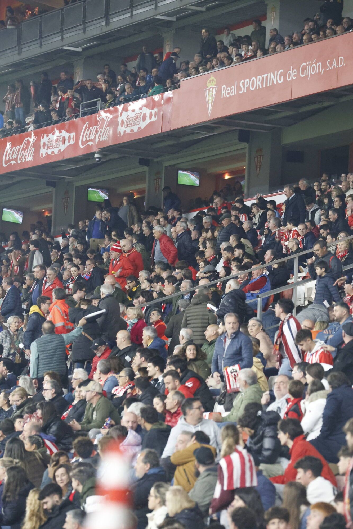 EN IMÁGENES: El Sporting - Tenerife disputado en El Molinón