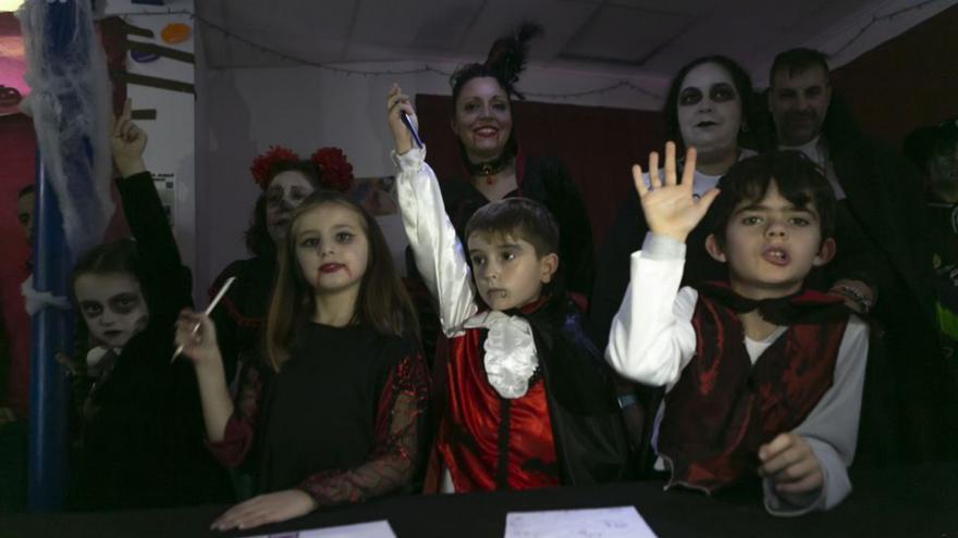 El barrio de La Luz, espeluznante por Halloween gracias al colectivo vecinal