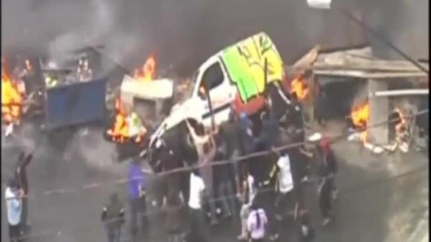 Explota un coche durante una protesta vecinal en Sao Paulo