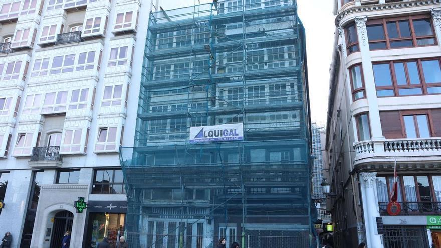 Los Jove, Collazo y Modesto Rodríguez promueven pisos turísticos en dos edificios ruinosos en el centro de A Coruña