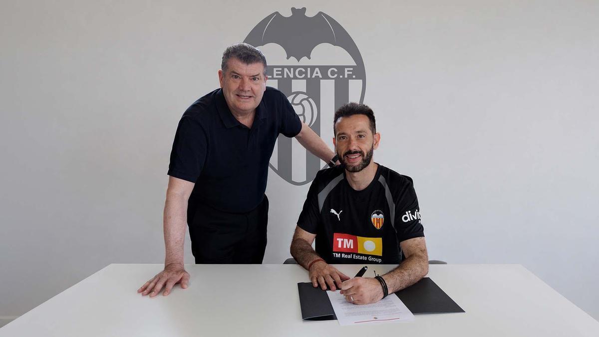 Carlos Corberán extiende su contrato hasta el 2028