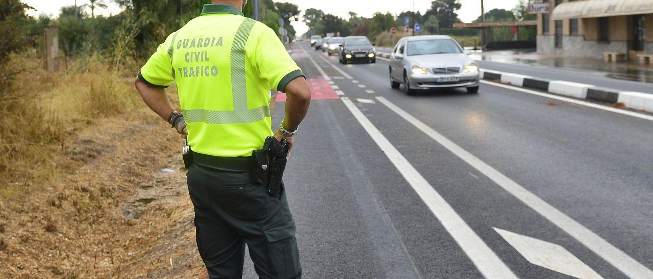 El video de una multa de un Guardia Civil a un ciclista en El Altet por no llevar timbre se hace viral