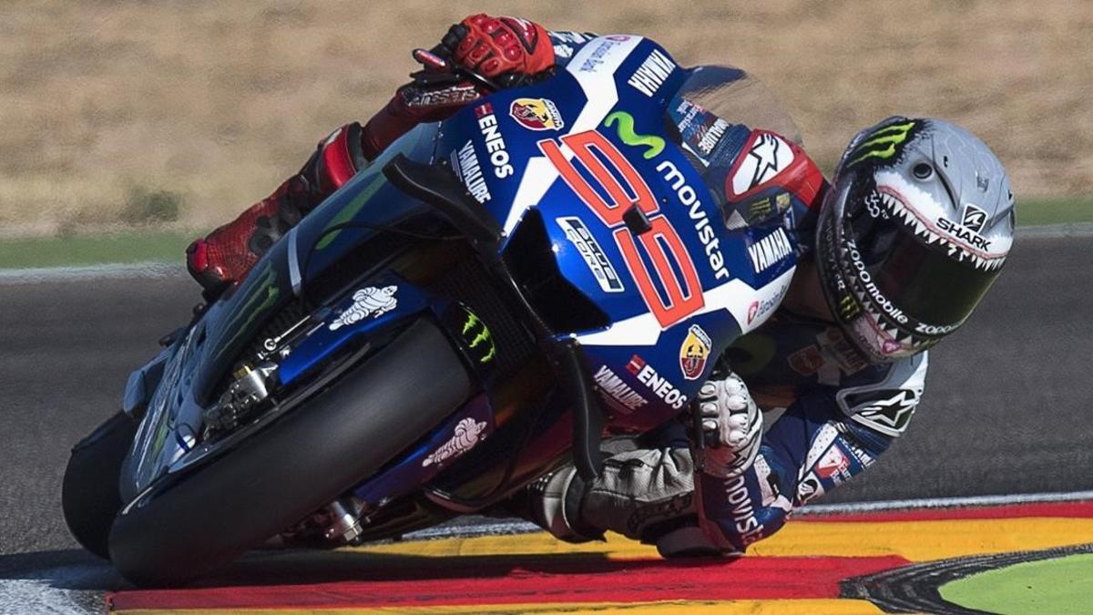 Jorge Lorenzo (Yamaha), con su casco de tiburón hoy en Aragón.