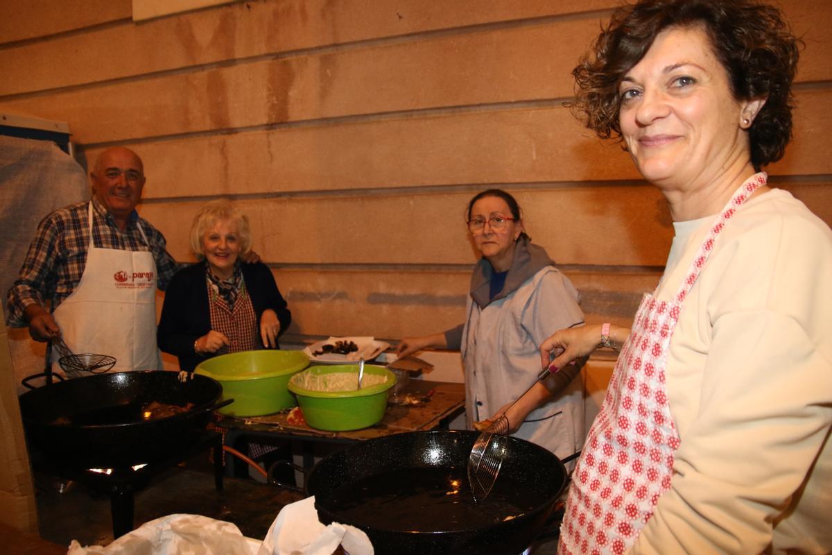 Los cocineros de la Mercé ofrecieron buñuelos y mistela.