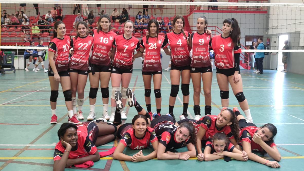 Las chicas del cadete femenino del Xàtiva Voleibol que jugará la Final Autonómica.