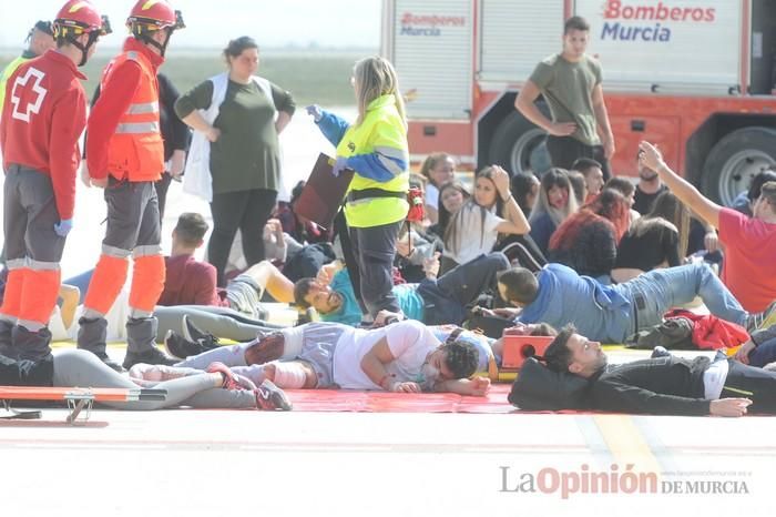 Simulan un accidente aéreo en aeropuerto