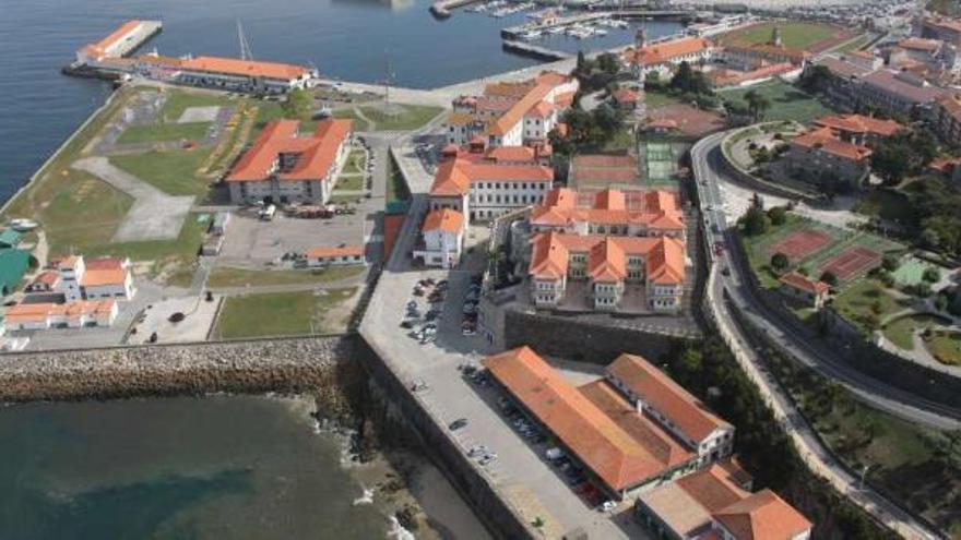 Vista aérea de las instalaciones de la Escuela Naval Militar.  // Santos Álvarez