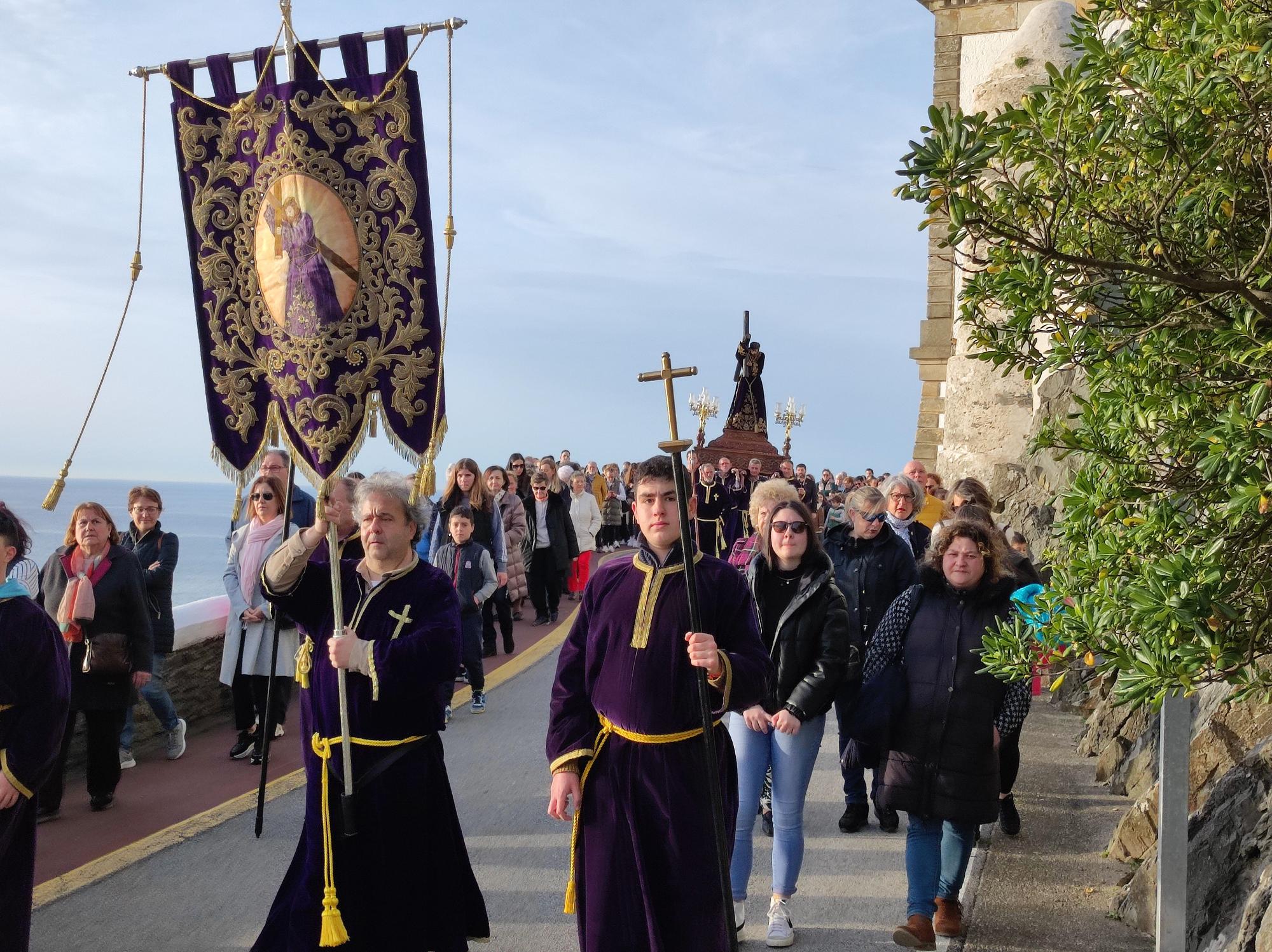 Así fue la procesión de bajada que abre la Semana Santa de Luarca