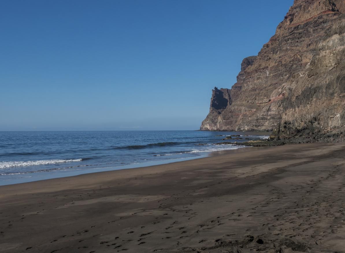 Vista de la playa de Güigüí al atardecer