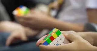 El cubo de Rubiks cumple 50 años y registra cuatro récords nuevos