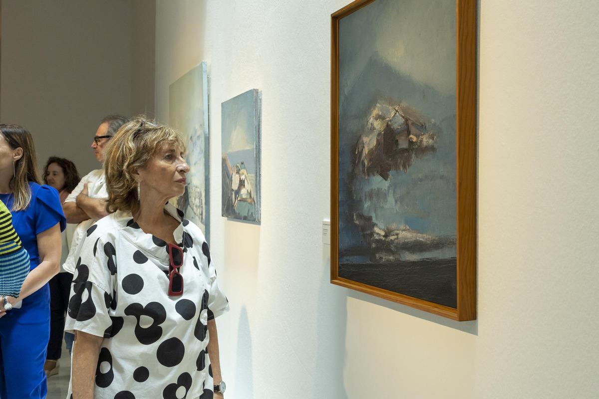 Alicia Batista, en la exposición de Juan José Gil.