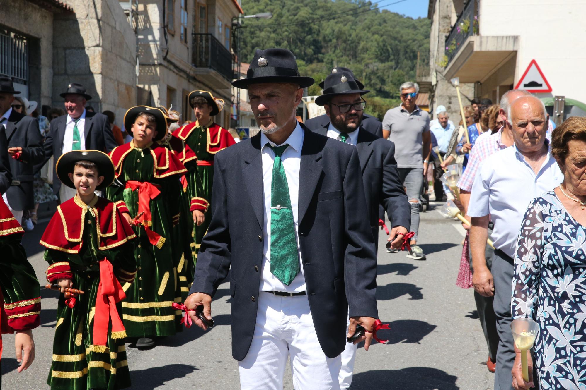 La procesión y la danza de San Roque de O Hío en imágenes (I)