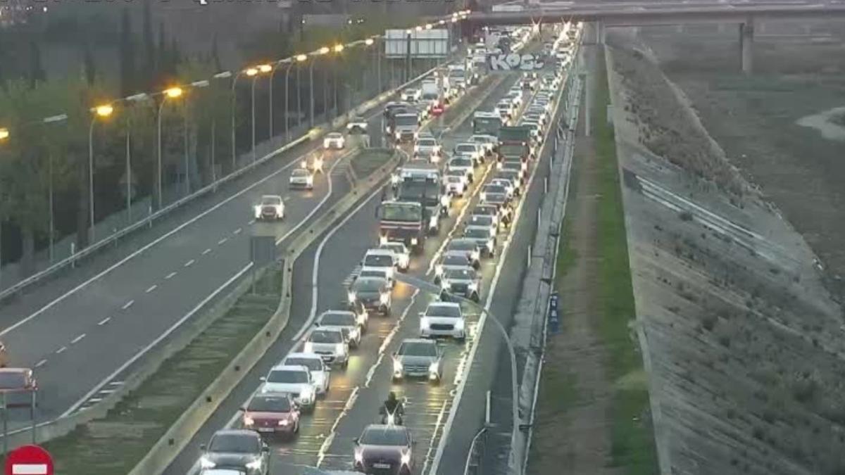 Imagen de la V-30, a la altura de Mislata y en sentido a la A-7, a las ocho y media de la mañana de hoy viernes, 9 de enero.