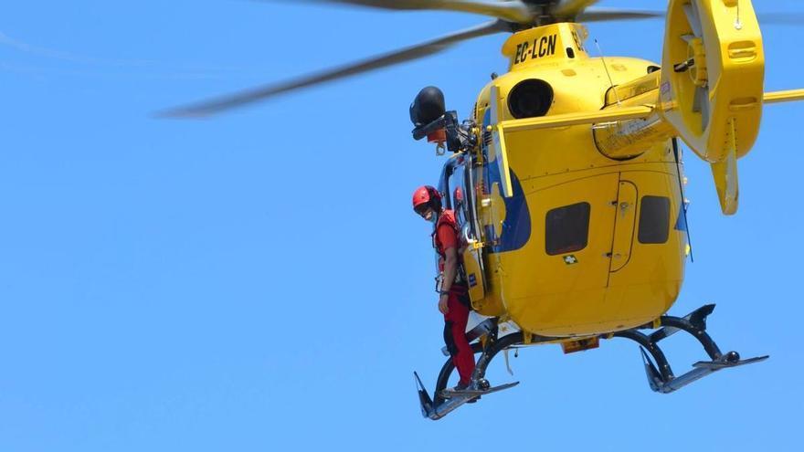 Fallece un hombre en Muxía al chocar su coche contra un poste de la luz