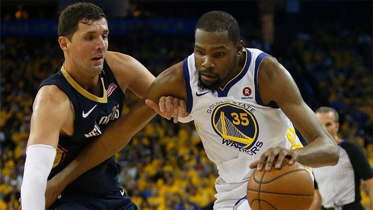 Mirotic y Durant, en un lance del partido