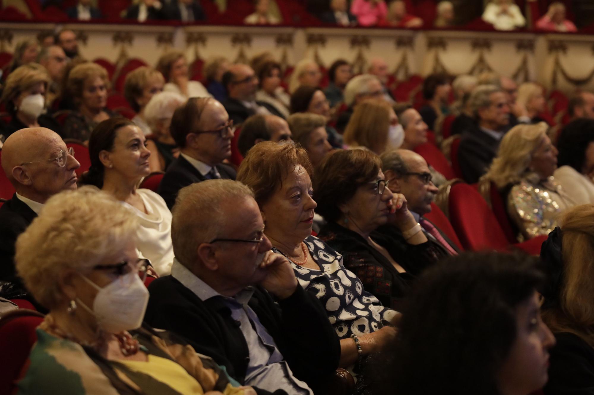 Entrega de la Medalla de Oro de la ciudad a la Fundación Ópera de Oviedo