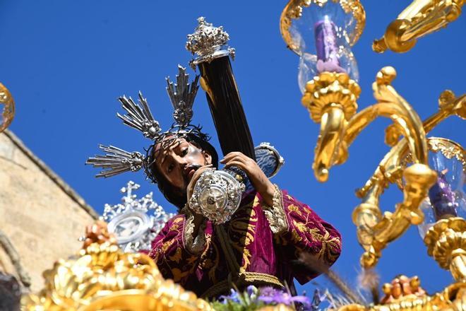 La hermandad del Calvario traslada su cruz desde San Lorenzo