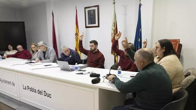 Así ha sido el pleno de la Pobla del Duc para instaurar la sirena de las 6 de la mañana