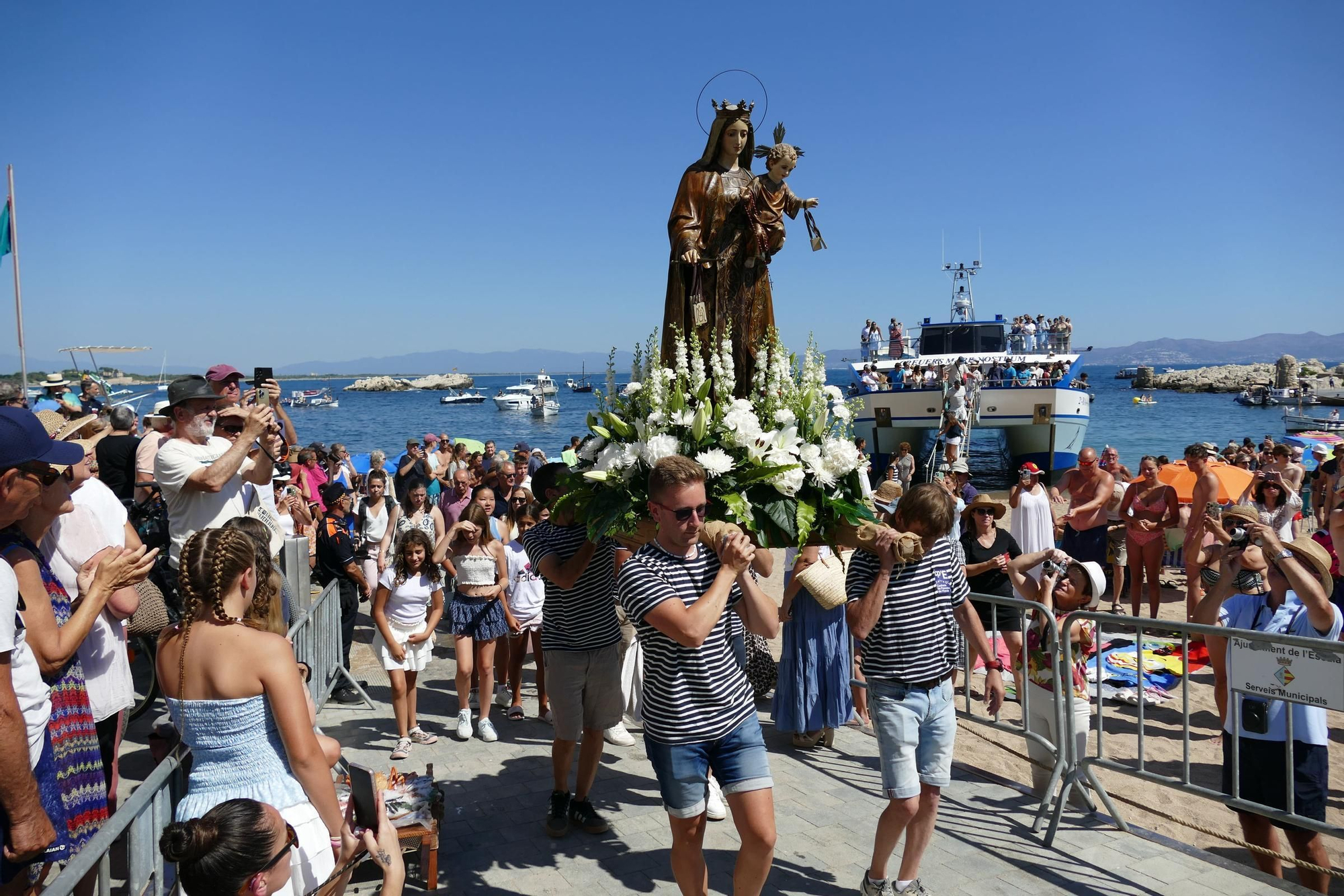 L'Escala commemora la Festa del Carme amb un sentit homenatge a les persones grans i a les seves arrels marineres