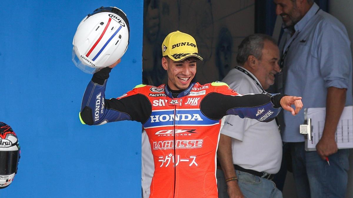 Borja Gómez, celebrando su triunfo en Jerez