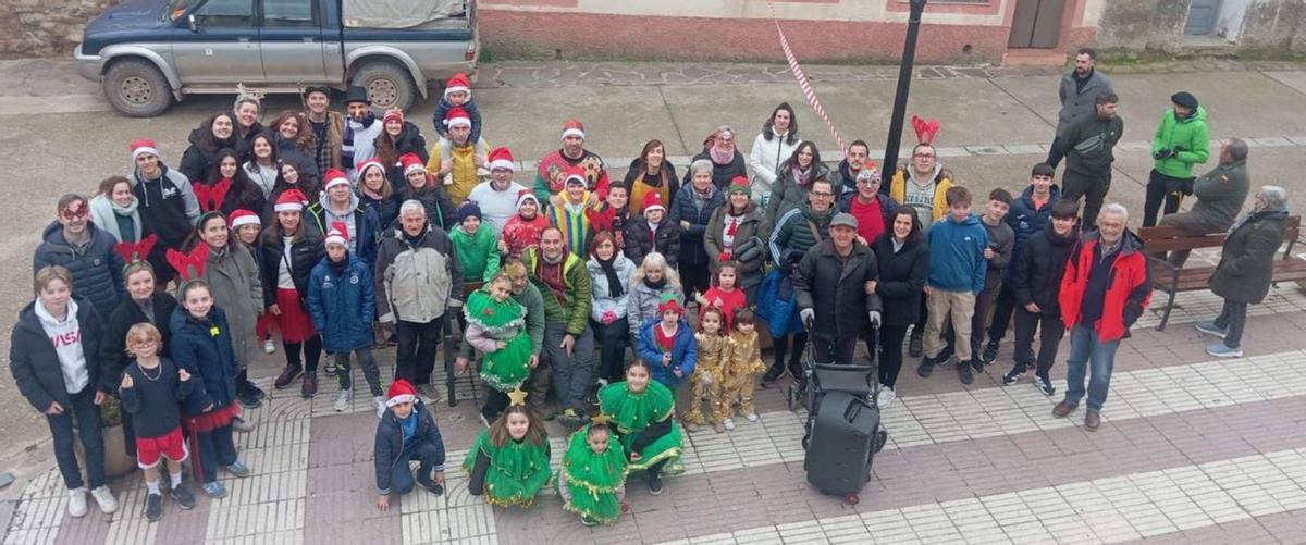 Los vecinos de Ambel disfrutaron de un gran ambiente en la San Silvestre. | L