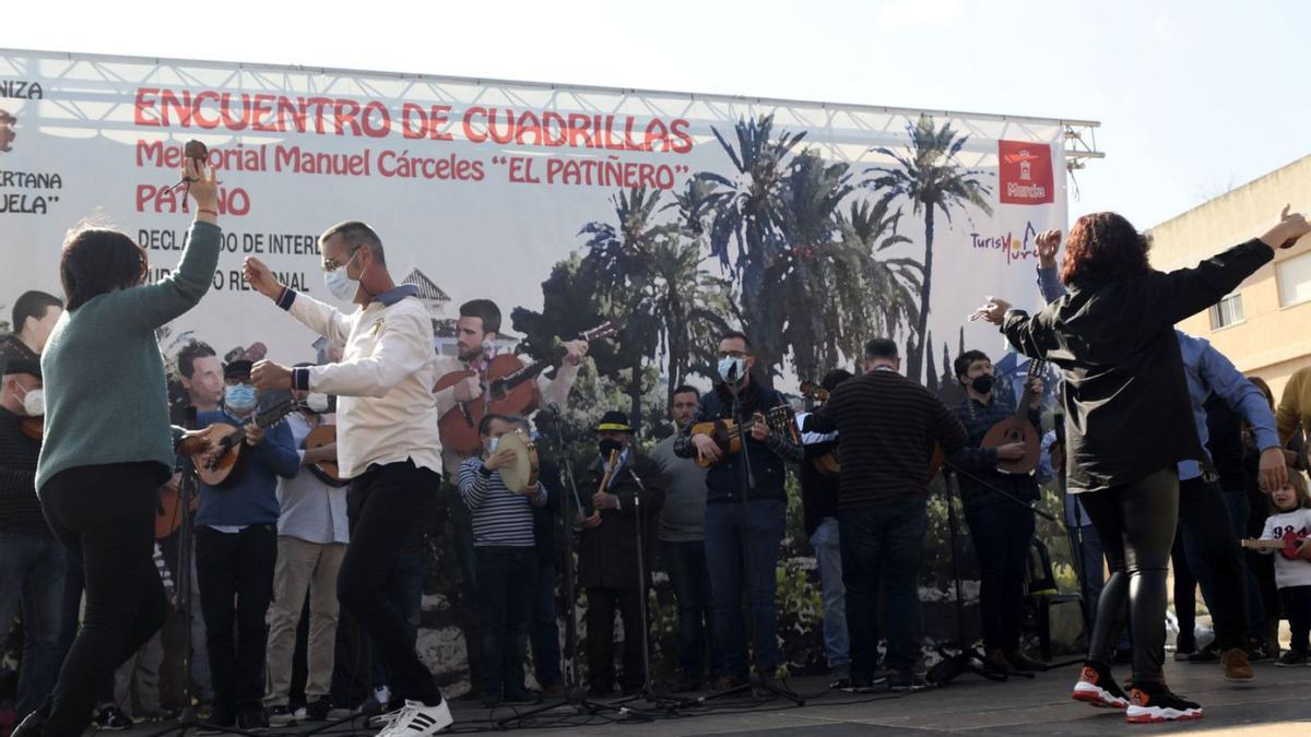 Las cuadrillas volvieron a pisar el escenario del Encuentro de Cuadrillas de Patiño.  | ISRAEL SÁNCHEZ