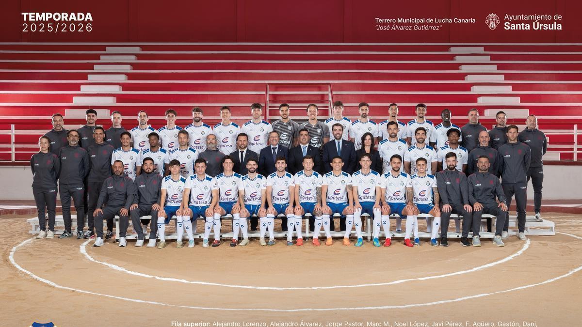 Fotografía de plantilla, 'staff' y Consejo del CD Tenerife al cierre de la temporada 25/26.