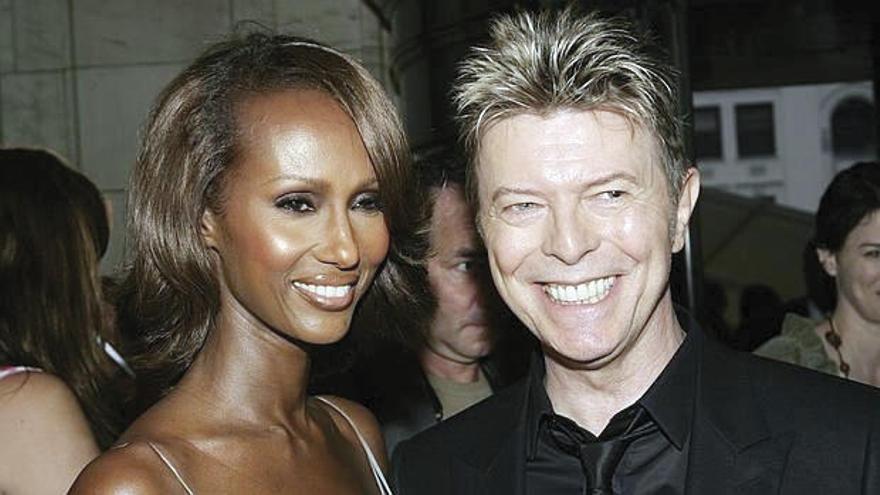 David Bowie, con su mujer, la supermodelo Iman. // Reuters