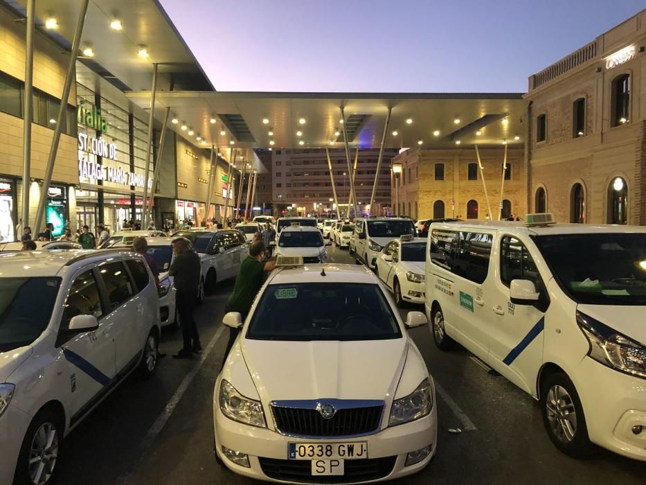 Los taxistas de Málaga se movilizan en apoyo a la huelga de Barcelona