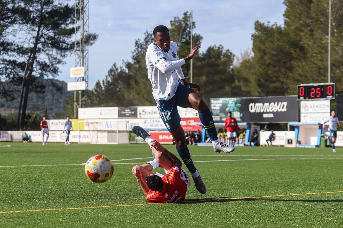 Todas las imágenes de la caída de la SD Ibiza ante Espanyol B