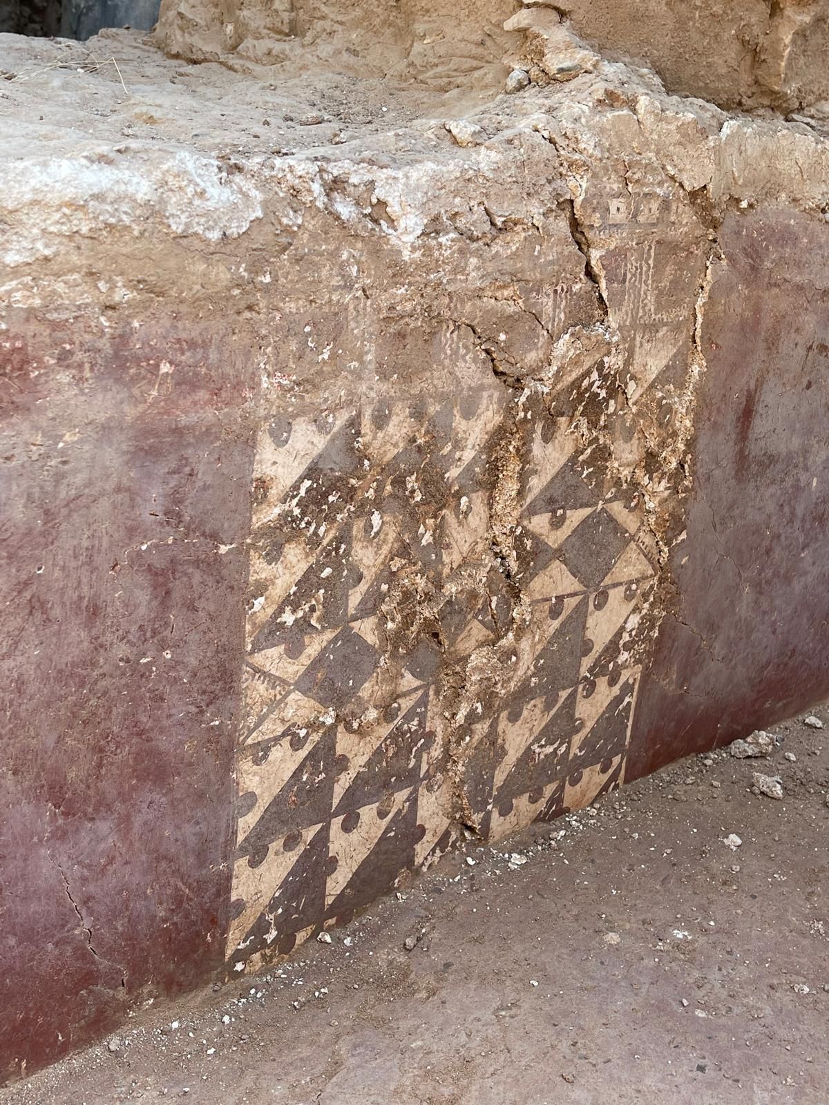 Así está la muralla islámica, en espera de que se retomen las obras de rehabilitación para hacerla visitable