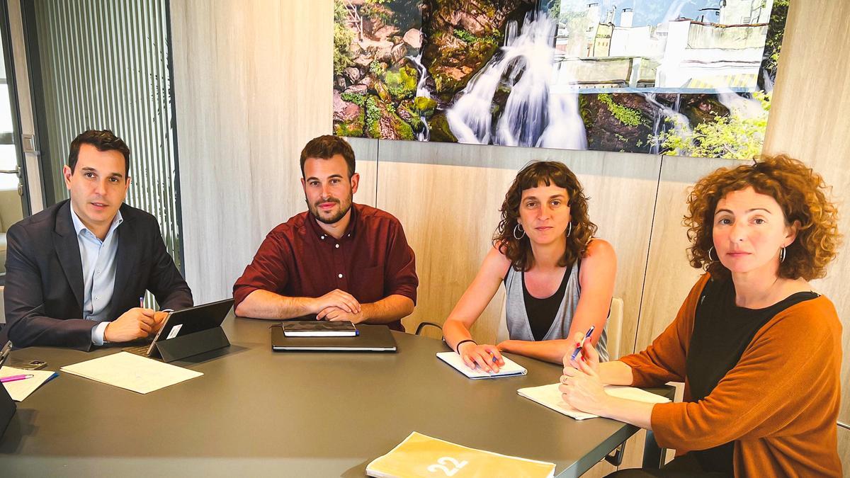 Trobada entre els representants de Fem Poble i la CUP amb el director de l'ACA