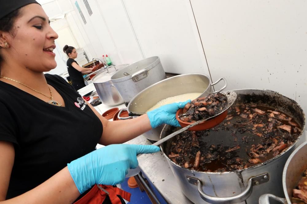 La cita gastronómica por excelencia de Redondela supera los 9.000 kilos de cefalópodo vendidos y rompe la barrera de las 30.000 personas bajo la carpa