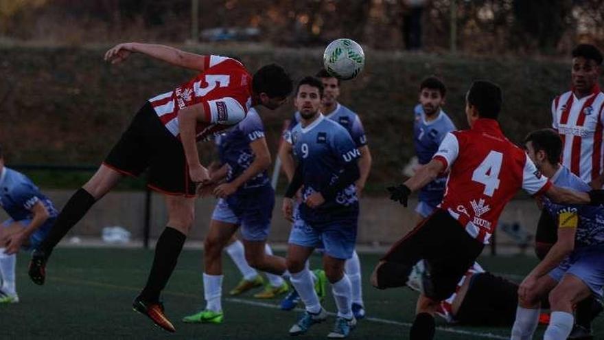 Una clara ocasión de gol para el Zamora B ayer.