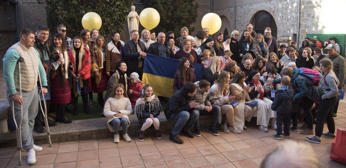 Caram donant instruccions a la cuina del convent als voluntaris