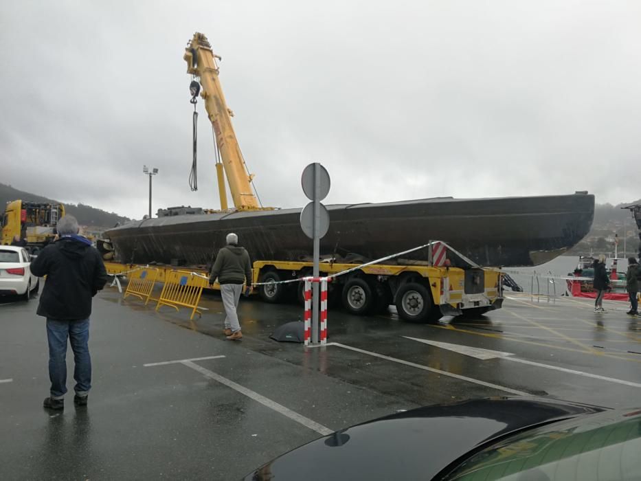 Trasladan el narcosubmarino a la Escuela Naval de Marín