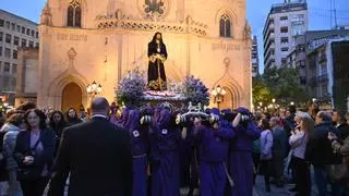 Castelló se vuelca en el Via Crucis y la procesión del Santo Entierro