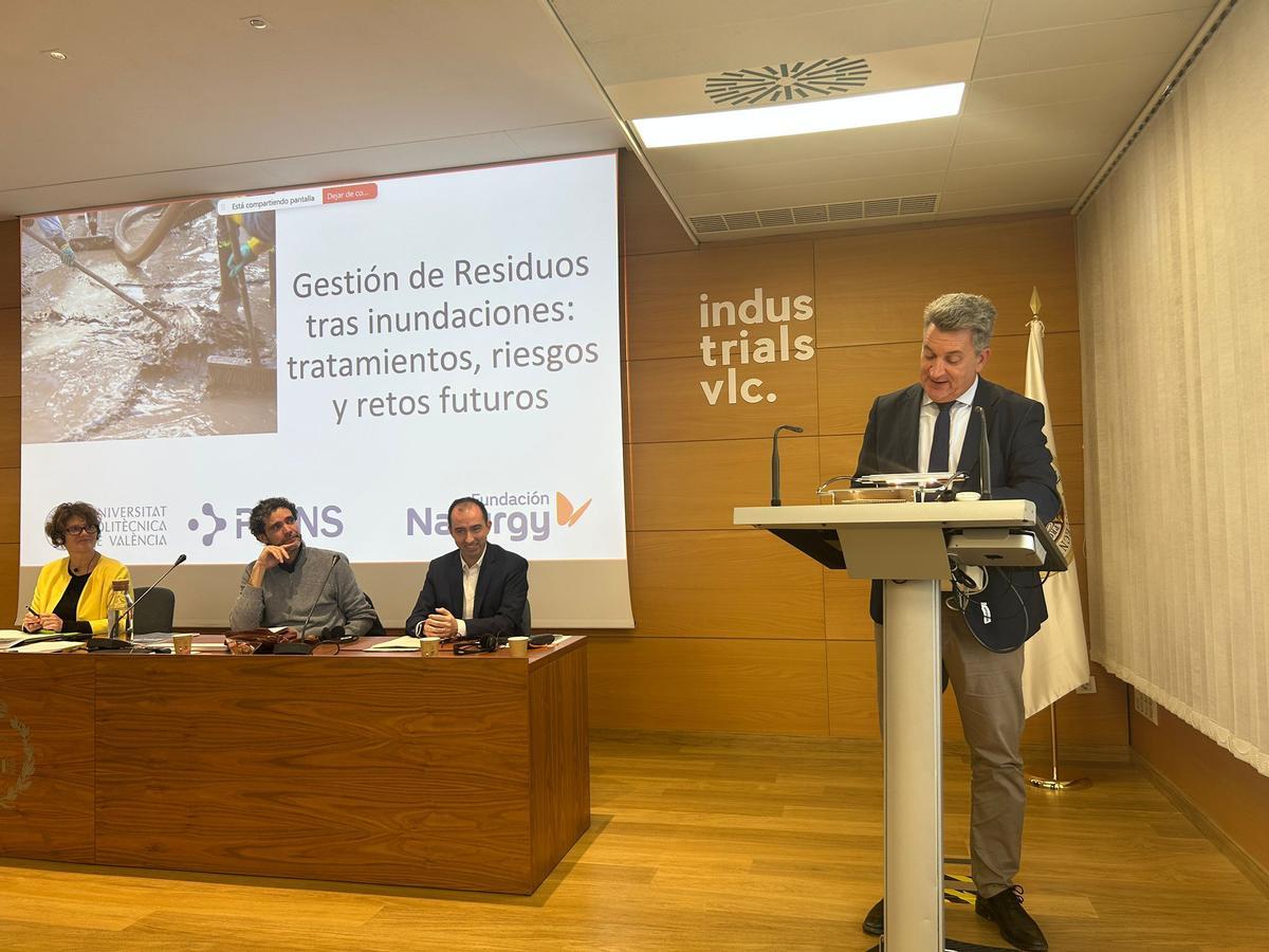 El vicepresidente tercero para la Recuperación, Vicente Martínez Mus, durante la presentación del informe sobre residuos de la dana en la UPV