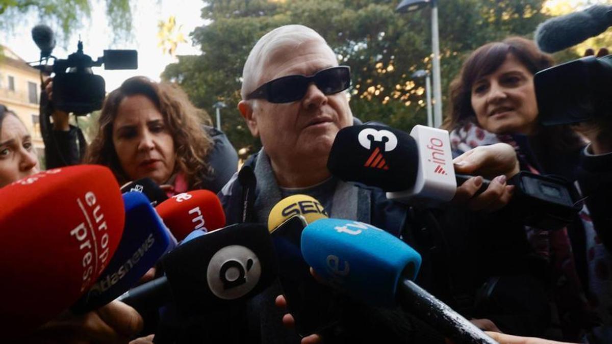 La llegada de José Miguel Basset, el jefe del operativo de la dana, a los juzgados de Catarroja