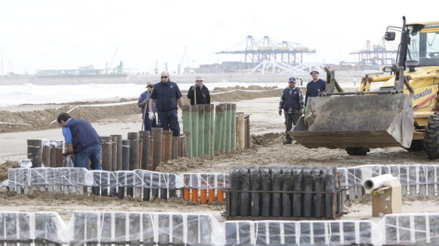 Montaje de la &#039;mascletà&#039; napolitana en la playa