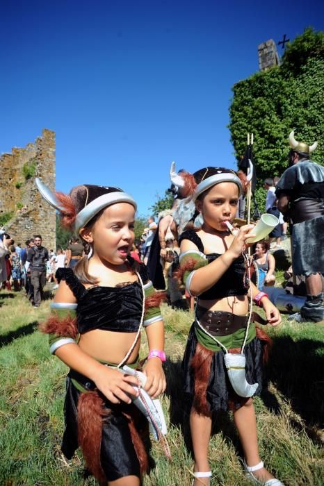 La recreación del desembarco se convierte en el acto central de la Romaría Vikinga