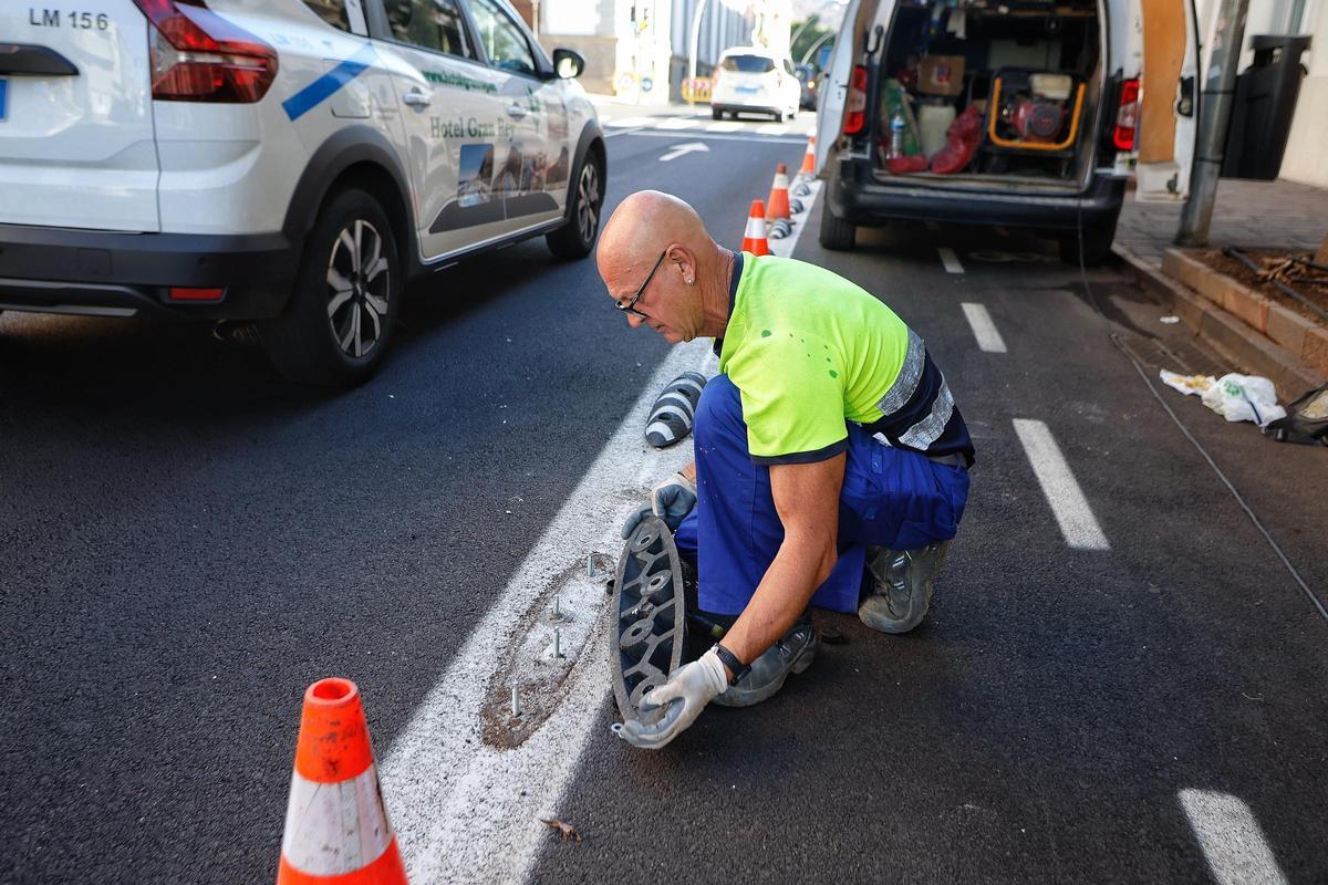 Retirada de bolardos y separadores viales en Méndez Núñez.