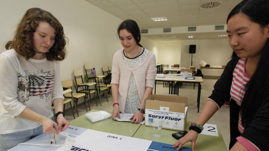 Un grupo de alumnas de Secundaria, en una jornada en la Politécnica.